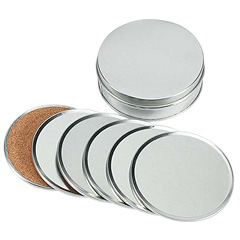 Posavasos de alimunio con logo redondos y estuche metalico con logo para guardarlos. Posibilidad de personalizar en todas las superficies planas